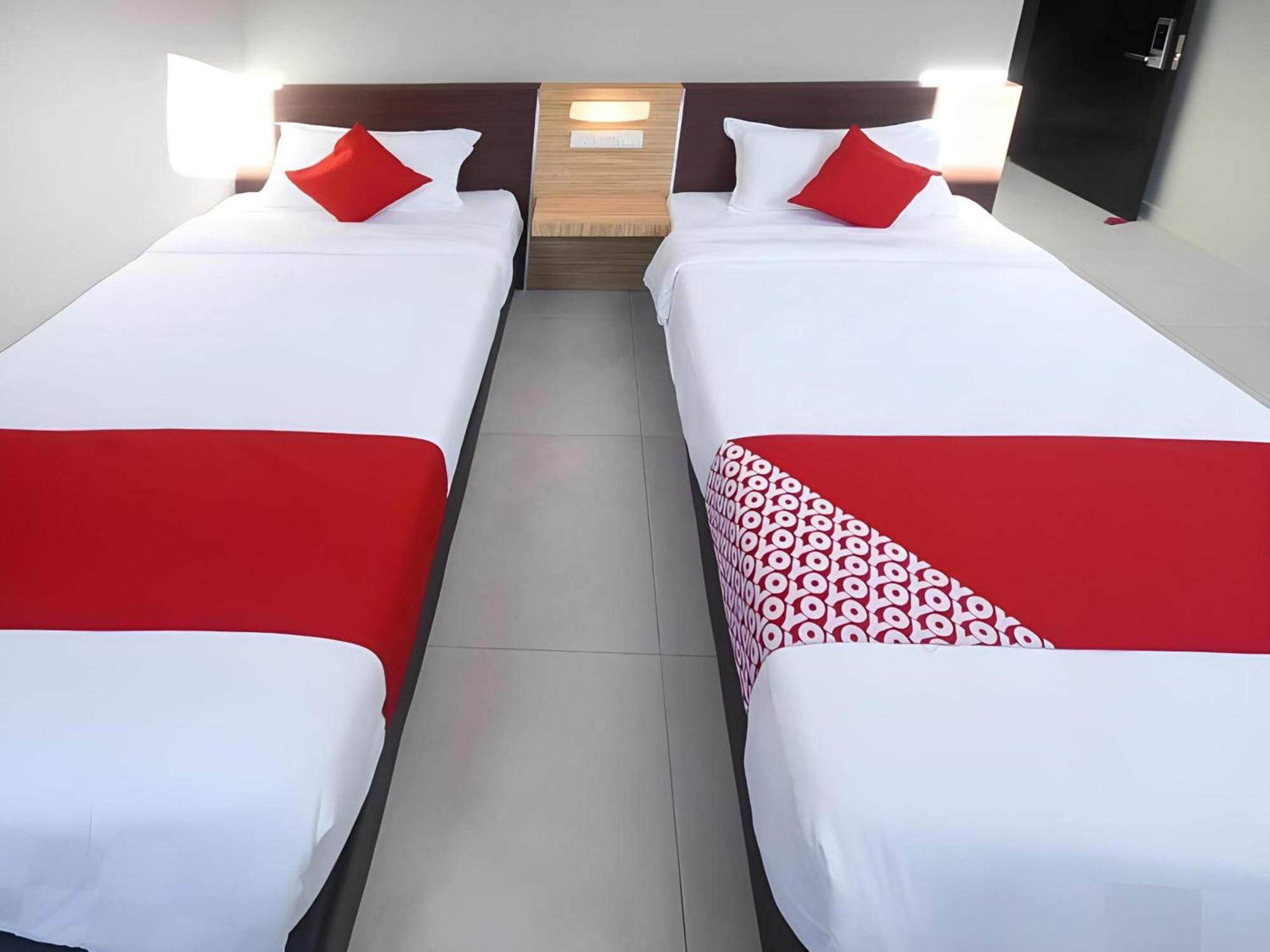 Oyo 1023 La Mirina Boutique Inn Экстерьер фото