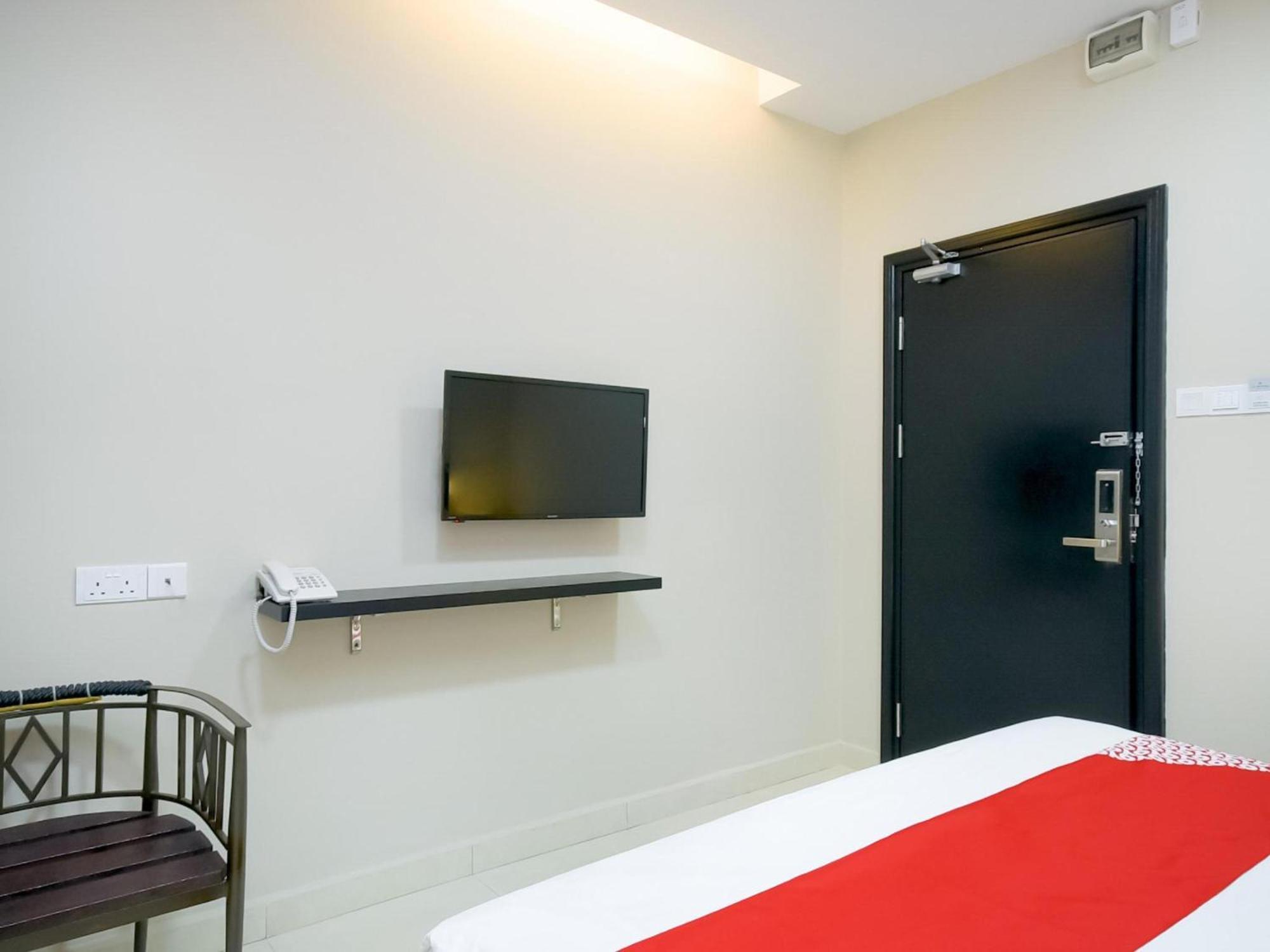 Oyo 1023 La Mirina Boutique Inn Экстерьер фото